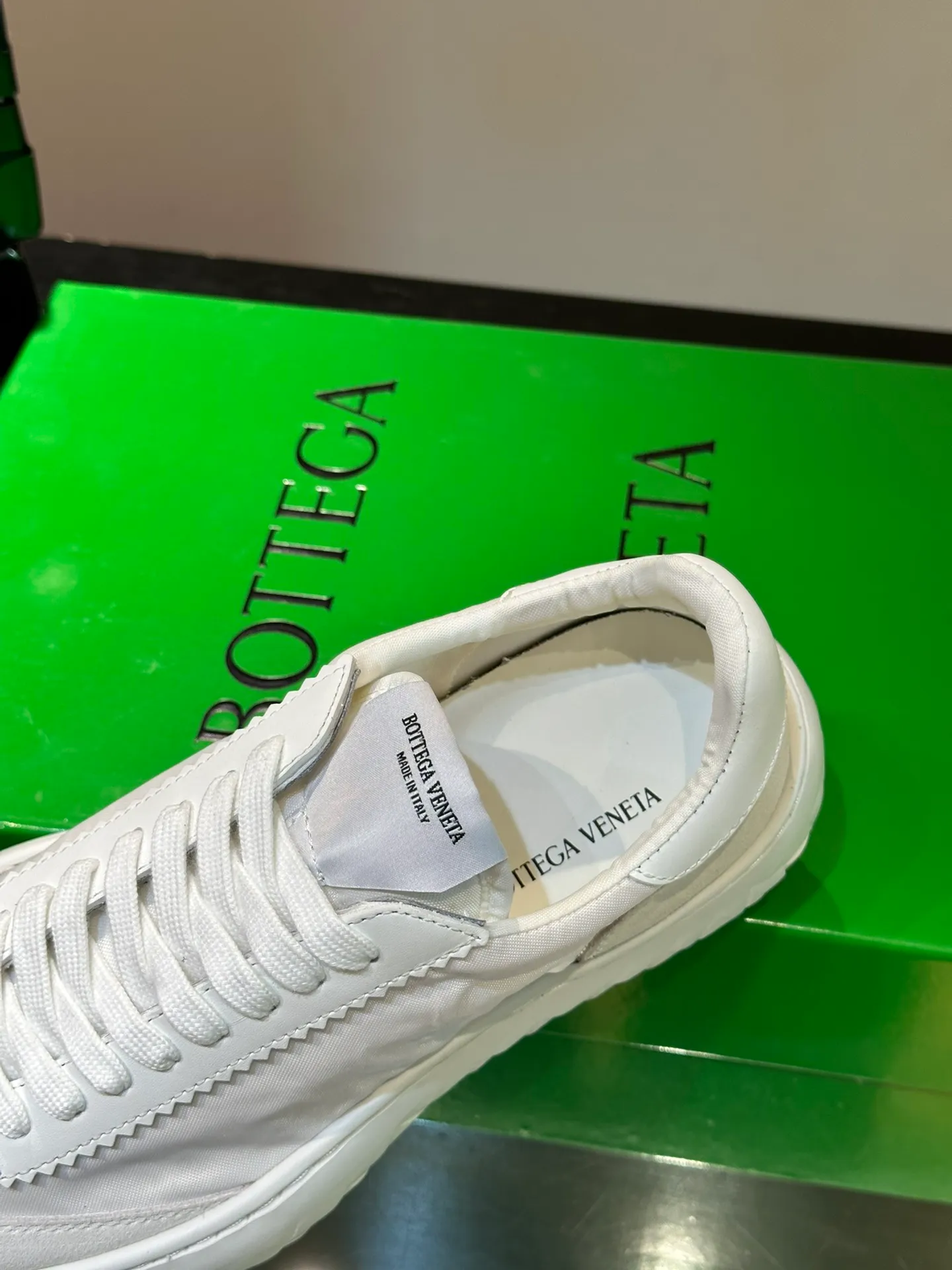 p440💰Men's Shoes BV/Bottega Veneta🆕The new men's moral training sneakers, made of Sneaker technology nylon and suede, inspired by retro basketball shoes, a new interpretation of classic sneakers, a lightweight, comfortable and breathable summer must-have item, the soles are made of classic woven texture, super recognizable, nylon suede stitching, full of texture!  Size: 38-45